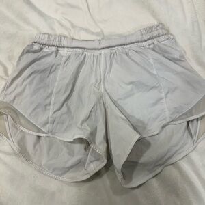 FLAWED Lululemon Hotty Hot short